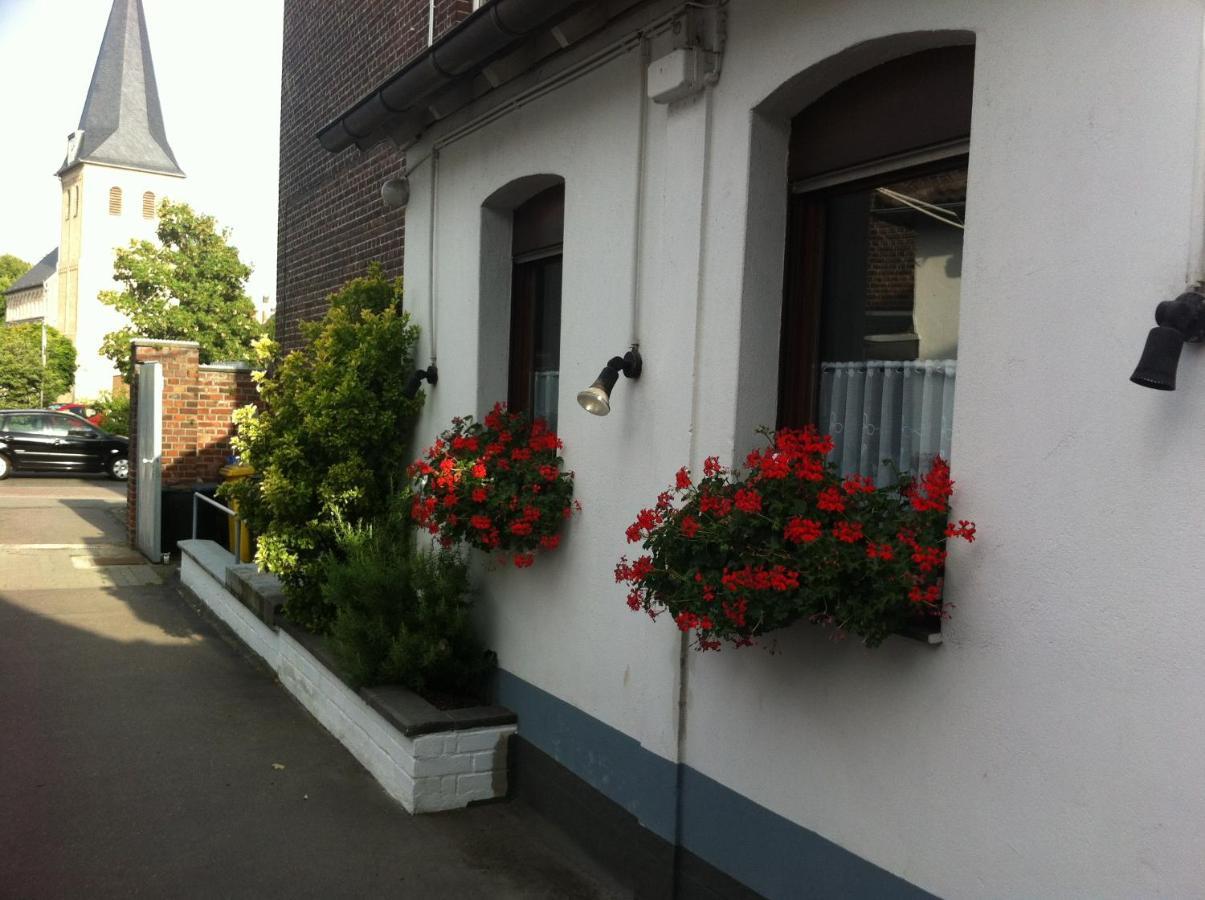 Dormitorium Kaarst Wohnraum Auf Zeit旅舍 外观 照片